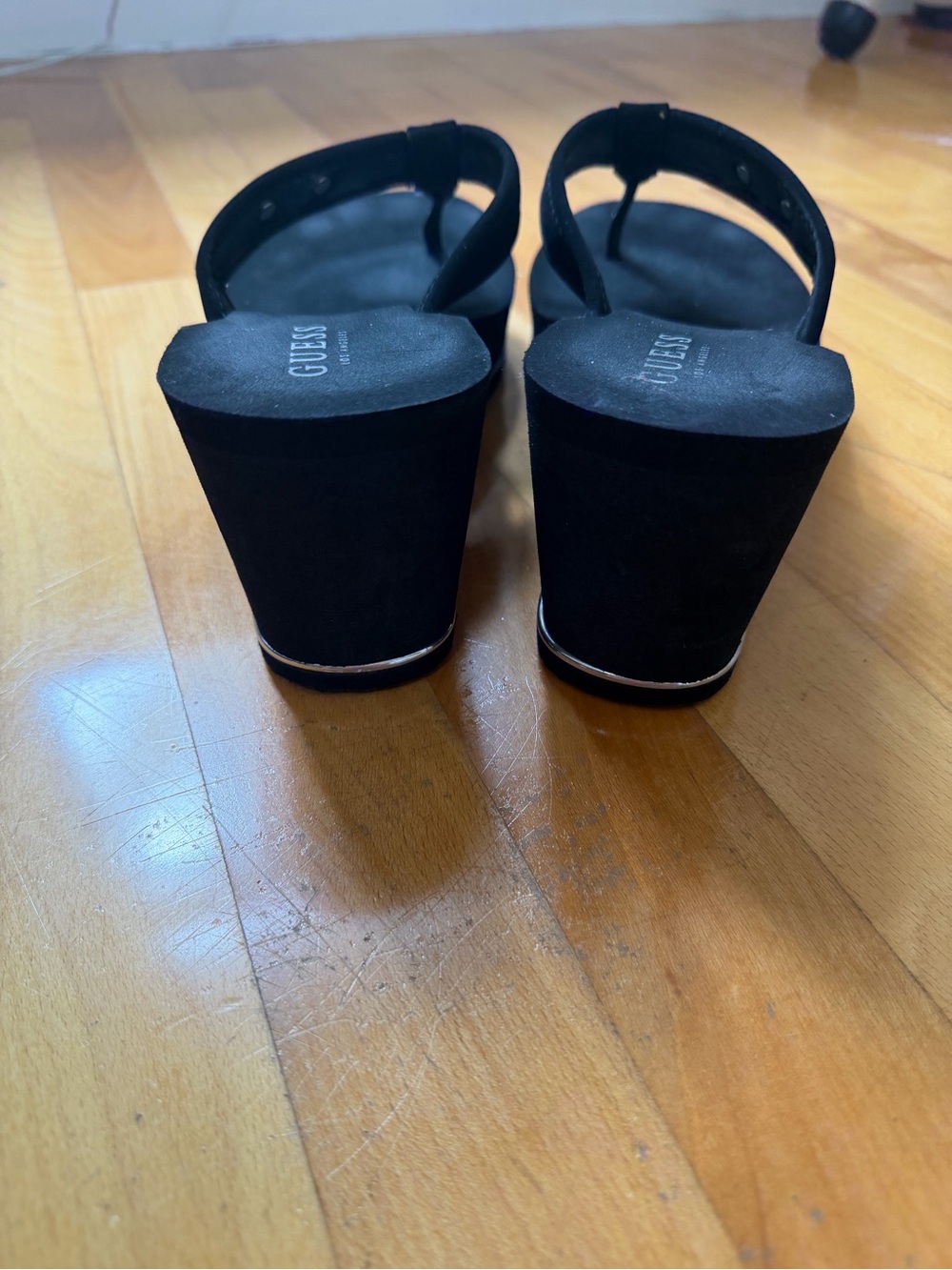 GUESS Black Wedge Platform Flip Flop Sandals Size 9 - Picture 6 of 16